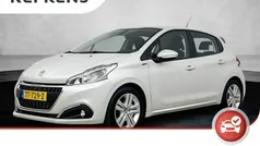 Wit Gebruikt 2018 Peugeot 208 Signature Sky Hatchback | € 9.800 (Eerlijke prijs)