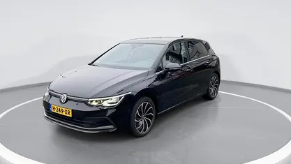 Zwart Occasion 2020 VW Golf VII Style Hatchback | € 24.440 (Eerlijke prijs)