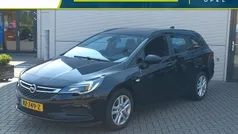 Zwart Gebruikt 2018 Opel Astra Edition Stationwagen | € 10.990 (Goede deal)