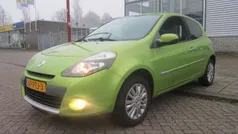 Groen, metallic lak Gebruikt 2011 Renault Clio II Collection Hatchback | € 3.450 (Eerlijke prijs)