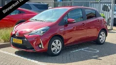 Rood Gebruikt 2017 Toyota Yaris Design Hatchback | € 13.900 (Eerlijke prijs)