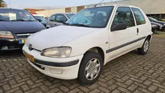 Wit Gebruikt 2001 Peugeot 106 Hatchback | € 999 (Eerlijke prijs)