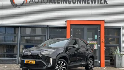Zwart (metallic) Occasion 2025 Toyota Yaris Cross Business Edition SUV | € 27.950 (Eerlijke prijs)