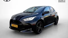Zwart Gebruikt 2022 Toyota Yaris Hybrid Executive Hatchback | € 24.450 (Eerlijke prijs)