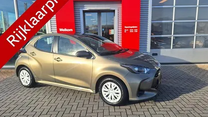 Groen Occasion 2024 Toyota Yaris Hybrid Active Hatchback | € 23.900 (Eerlijke prijs)