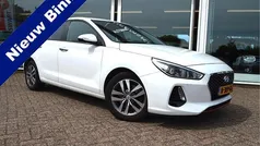 Wit Gebruikt 2018 Hyundai i30 Premium Hatchback | € 15.950 (Eerlijke prijs)