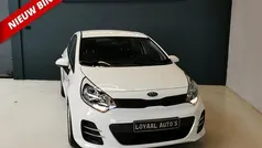 Wit Gebruikt 2016 Kia Rio Comfort Hatchback | € 8.000 (Eerlijke prijs)