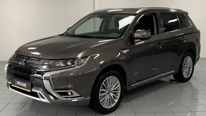 Occasion Mitsubishi Outlander P-HEV Intense+ 68 PK (50 kW) 2019 Bruin SUV