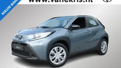Blauw, metallic lak Nieuw 2025 Toyota Aygo Play Hatchback | € 21.090 (Eerlijke prijs)