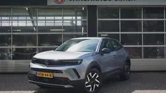 Grijs Gebruikt 2024 Opel Mokka Elegance SUV | € 26.500 (Eerlijke prijs)