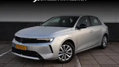 Grijs Gebruikt 2023 Opel Astra Edition Hatchback | € 20.885 (Eerlijke prijs)