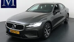 Grijs Gebruikt 2020 Volvo S60 R-Design Sedan | € 31.899 (Eerlijke prijs)