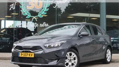 Grijs, metallic lak Gebruikt 2022 Kia Ceed Hatchback | € 17.950 (Eerlijke prijs)