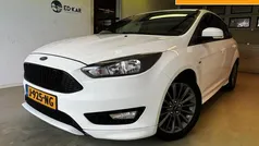 Wit Gebruikt 2017 Ford Focus Titanium Hatchback | € 8.595 (Eerlijke prijs)