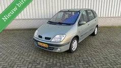 Bruin Gebruikt 2001 Renault Scénic MPV | € 750 (Eerlijke prijs)