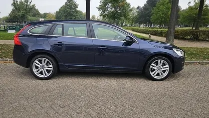 Blauw Gebruikt 2012 Volvo V60 Momentum Stationwagen | € 3.999 (Eerlijke prijs)