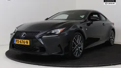 Graphite black metallic (donker zwart metallic) Gebruikt 2017 Lexus RC300h Sport Line Coupé | € 35.450 (Eerlijke prijs)