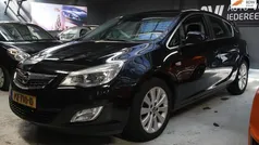 Zwart Gebruikt 2010 Opel Astra Cosmo Hatchback | € 3.950 (Eerlijke prijs)