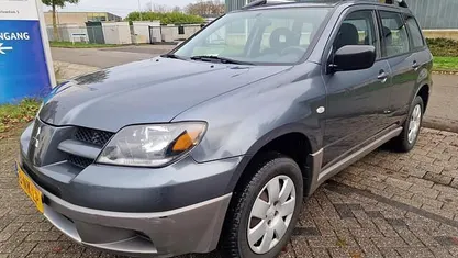 Grijs (metallic) Occasion 2003 Mitsubishi Outlander SUV | € 2.149 (Eerlijke prijs)