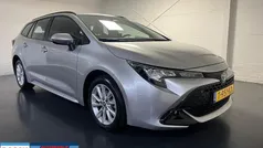 Grijs Gebruikt 2023 Toyota Corolla Hybrid Active Stationwagen | € 23.995 (Goede deal)