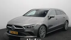 Grijs, metallic lak Gebruikt 2020 Mercedes CLA180 Shooting Brake Business Stationwagen | € 27.950 (Eerlijke prijs)