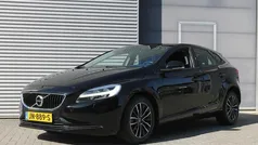 Zwart, metallic lak Gebruikt 2016 Volvo V40 Momentum Stationwagen | € 12.999 (Eerlijke prijs)