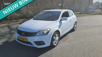 Occasion Kia ProCeed Plus 105 PK (77 kW) 2012 Wit, metallic lak Hatchback