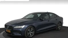 Gebruikt 2019 Volvo S60 R-Design Sedan | € 29.950 (Eerlijke prijs)