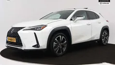 Wit Gebruikt 2019 Lexus UX 250h Executive Line SUV | € 32.950 (Eerlijke prijs)