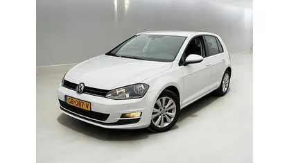Wit (metallic) Gebruikt 2015 VW Golf VII Comfortline Hatchback | € 8.750 (Goede deal)