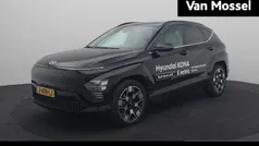 Zwart Gebruikt 2024 Hyundai Kona Premium SUV | € 38.740 (Eerlijke prijs)