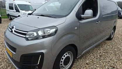 Grijs (metallic) Gebruikt 2019 Citroën Jumpy MPV | € 13.950 (Eerlijke prijs)