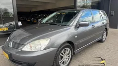 Grijs, metallic lak Gebruikt 2006 Mitsubishi Lancer Inform Stationwagen | € 2.599 (Eerlijke prijs)