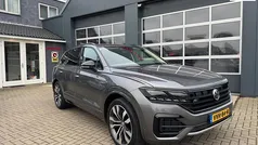 Grijs (metallic) Gebruikt 2019 VW Touareg Black Edition SUV | € 39.500 (Goede deal)