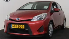 Rood Gebruikt 2012 Toyota Yaris Hybrid Hatchback | € 10.450 (Eerlijke prijs)