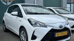Wit Gebruikt 2020 Toyota Yaris Active Hatchback | € 15.995 (Eerlijke prijs)