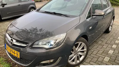 Gebruikt 2015 Opel Astra Sport Hatchback | € 13.895 (Eerlijke prijs)
