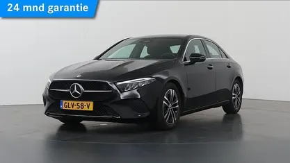 Zwart Gebruikt 2024 Mercedes A180 Luxury Sedan | € 33.850 (Eerlijke prijs)