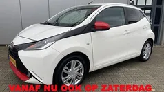 Wit Gebruikt 2017 Toyota Aygo X-cite Hatchback | € 7.450 (Eerlijke prijs)
