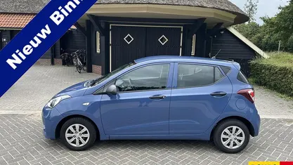 Blauw, metallic lak Occasion 2017 Hyundai i10 Hatchback | € 7.250 (Eerlijke prijs)