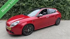 Rood Gebruikt 2015 Alfa Romeo Giulietta Hatchback | € 16.749 (Eerlijke prijs)
