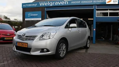 Grijs Occasion 2013 Toyota Verso Business Edition MPV | € 13.450 (Eerlijke prijs)