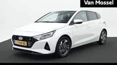 Wit Gebruikt 2023 Hyundai i20 Premium Hatchback | € 18.940 (Eerlijke prijs)