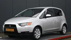 Grijs (metallic) Gebruikt 2010 Mitsubishi Colt Edition Hatchback | € 3.450 (Eerlijke prijs)