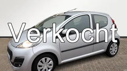 Grijs (metallic) Gebruikt 2013 Peugeot 107 Active Hatchback | € 5.648 (Eerlijke prijs)