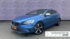Blauw Gebruikt 2019 Volvo V40 R-Design Stationwagen | € 18.899 (Eerlijke prijs)
