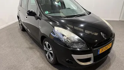 Zwart Gebruikt 2011 Renault Scénic III Bose Edition MPV | € 4.450 (Eerlijke prijs)