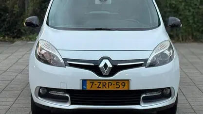 Gebruikt 2015 Renault Scénic III MPV | € 4.195 (Eerlijke prijs)