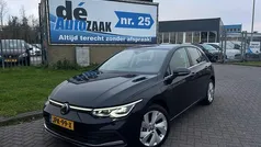 Zwart Gebruikt 2024 VW Golf VIII Hatchback | € 30.495 (Eerlijke prijs)