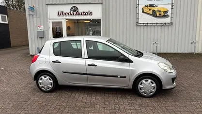 Occasion 2008 Renault Clio R.S. Expression Hatchback | € 2.250 (Eerlijke prijs)